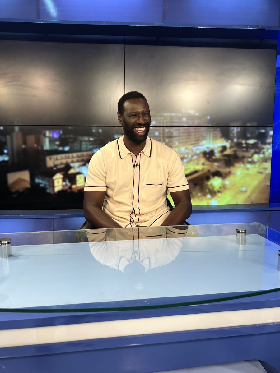 OmarSy's tweet photo. À tout de suite ! @RTS1_Senegal https://t.co/hEvpW2IHSG
