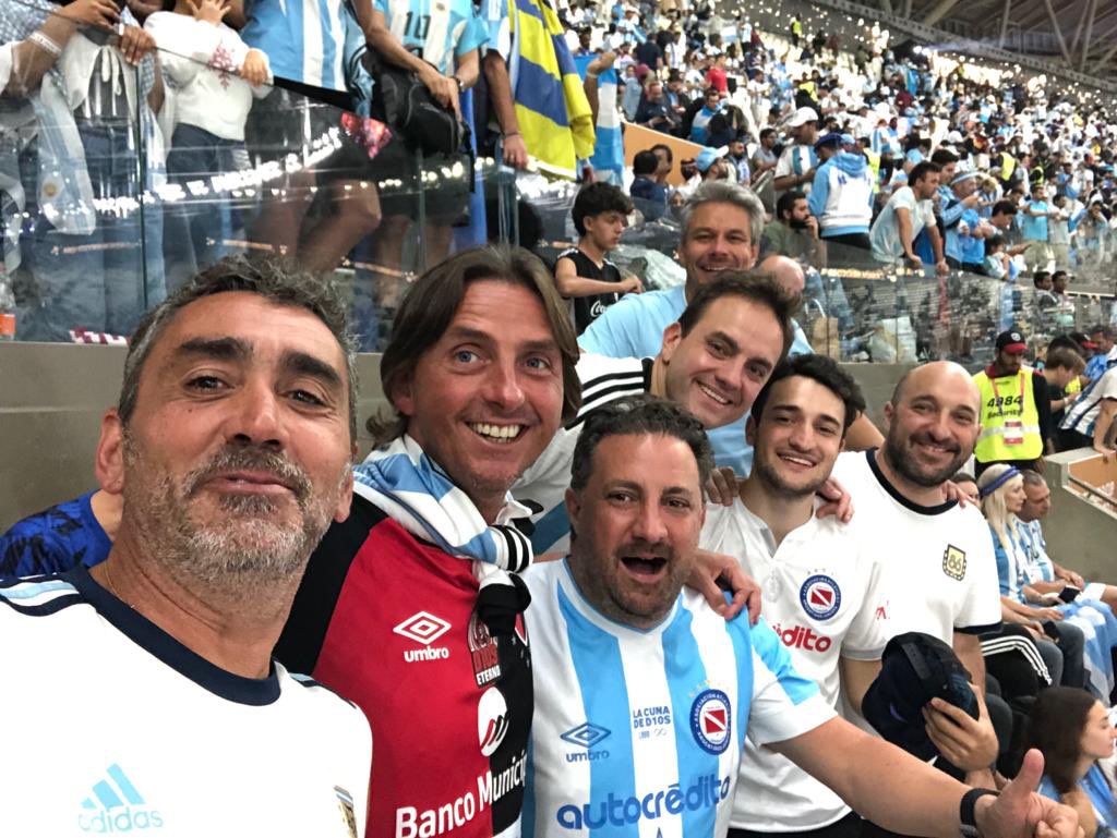 MalaspinaC's tweet image. Una alegría enorme haber vivido toda esta copa del mundo con mi hijo; mi hermano y amigos. 30 días soñados y con el mejor final. Campeones del Mundo !!! .