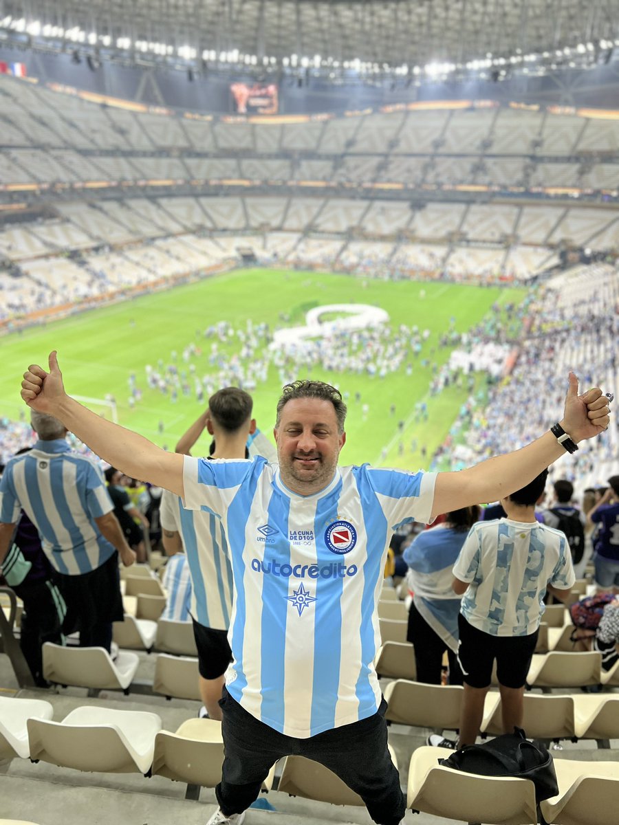 MalaspinaC's tweet image. Una alegría enorme haber vivido toda esta copa del mundo con mi hijo; mi hermano y amigos. 30 días soñados y con el mejor final. Campeones del Mundo !!! .