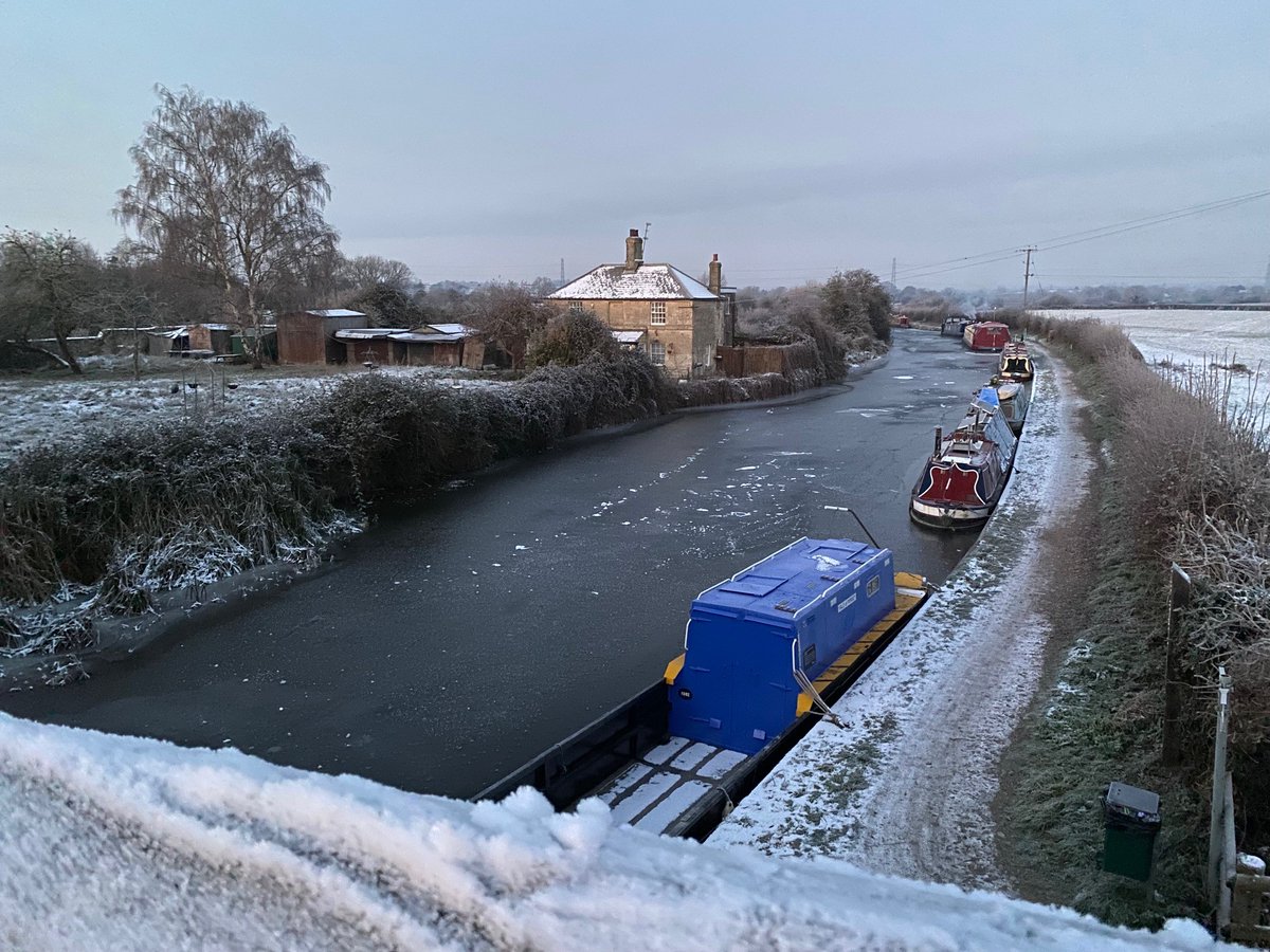 BGGMelksham's tweet photo. A festive meeting on Friday featuring a chilly walk to a frozen canal, then hot chocolate, breakfast rolls &amp; mince pies, a celebration of our 2022 successes &amp; special guest Holly of @Holly_Chocs who provided delicious treats and shared passion for chocolate engineering #wiltshour https://t.co/cKzIEsWMXH
