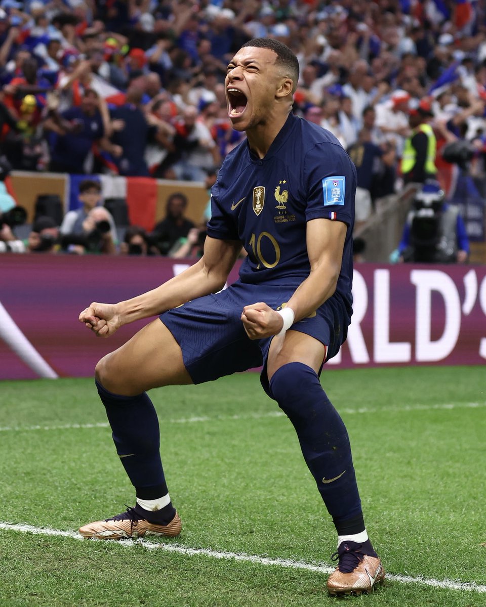 Joyeux anniversaire au meilleur joueur du monde qui fête aujourd’hui ses 24 ans. 🇫🇷💎