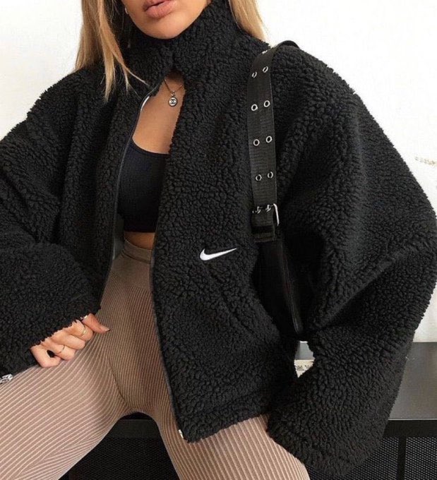 travybaha's tweet photo. Nike 🖤 https://t.co/fphDRRWbPN