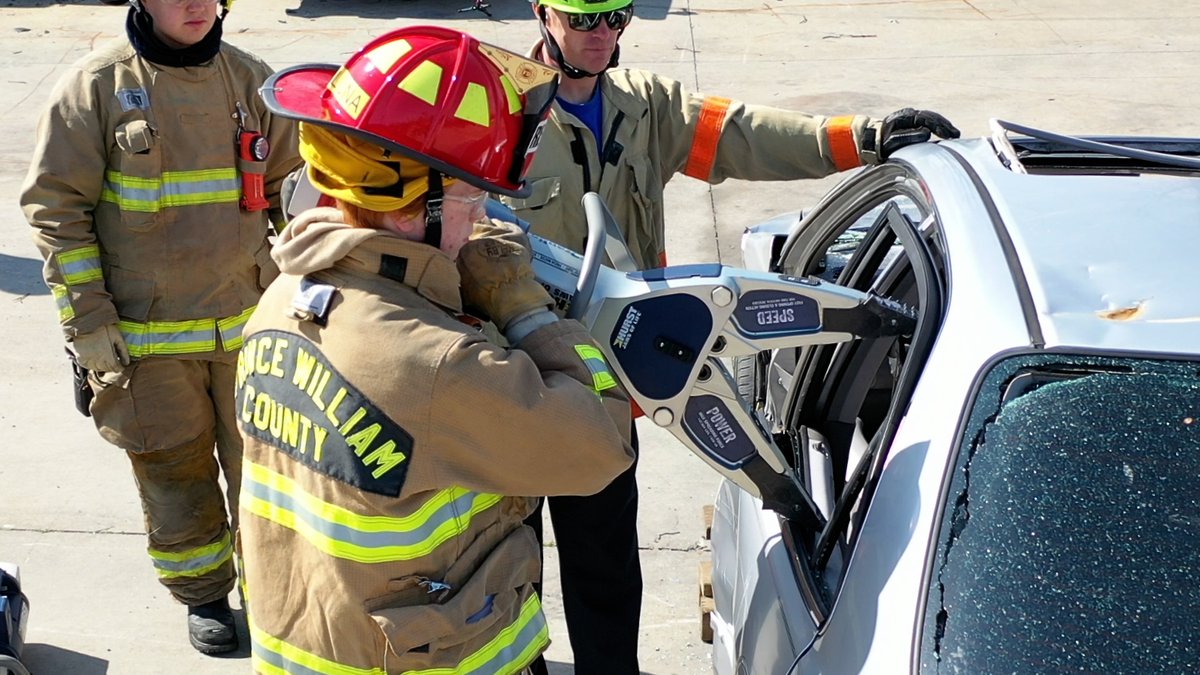 🗓 The Specialty Program application deadline is February 1, 2023.

Need help or have questions about applying for specialty programs? Tune in to one of the application help sessions in January: pwcs.edu/academics___pr…