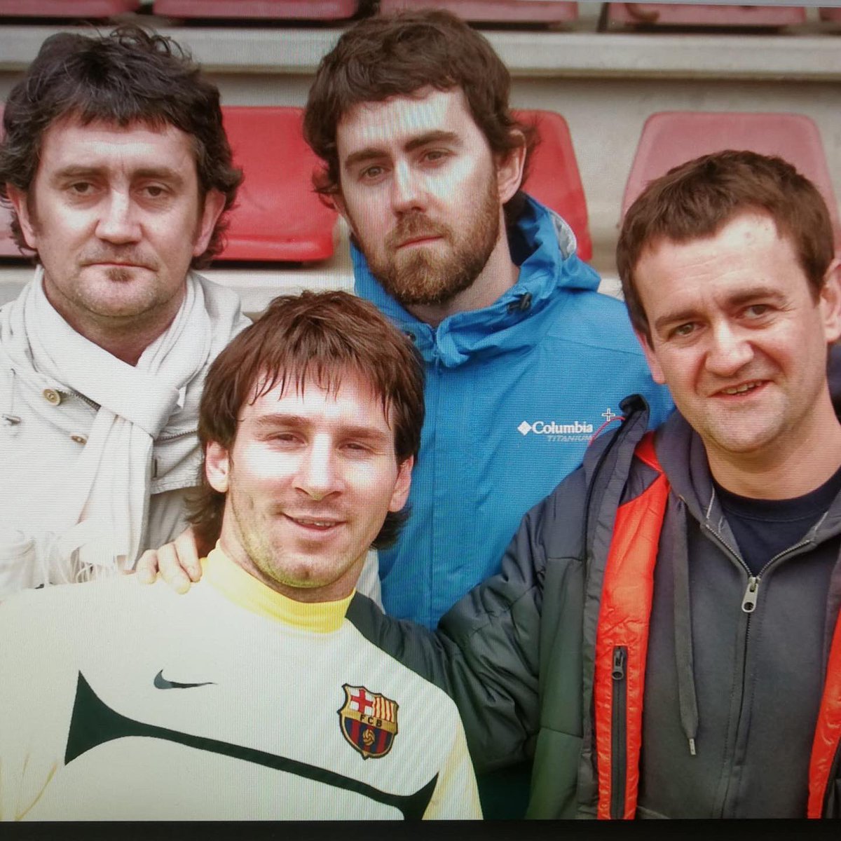 soshimalaya's tweet photo. ¡Felicidades, Messi! 🥇

El reciente campeón del mundo con @Argentina conoció a la familia Ochoa de Olza cuando estaba en el @FCBarcelona_es. Guardiola inspiró a la plantilla con el ‘Informe Robinson’ que realizó @MovistarPlus sobre el intento de rescate en el Annapurna. https://t.co/C4YixEGx7y