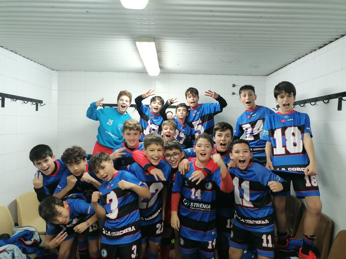 CDLaCorchera's tweet photo. #Victoria trabajada del #infantil frente al @PizarroCF1979, a los que deseamos lo mejor para el resto de la temporada.
Cuando se trabaja en  #EQUIPO se hacen grandes cosas 💪
#LaCorchera #Mérida #MásQueFútbol #FútbolBase #Fútbol #SeguimosAprendiendo #JugamosEnEquipo #FexF #Judex https://t.co/prX3iqiD3c
