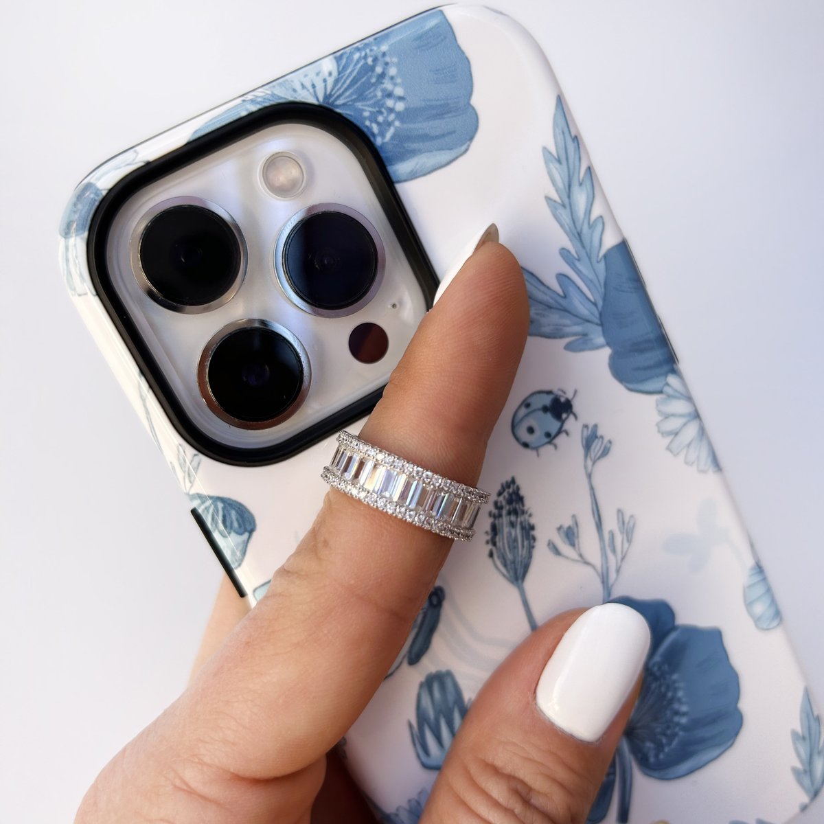 orase_official's tweet photo. Isn't this combo amazing? Shop it now on our website! #orasecase #stickers #phonecover #phonecase  #Christmasgifts #Christmasgiftsideas #jewellery #jewellerydesign https://t.co/pZ8spESjKk