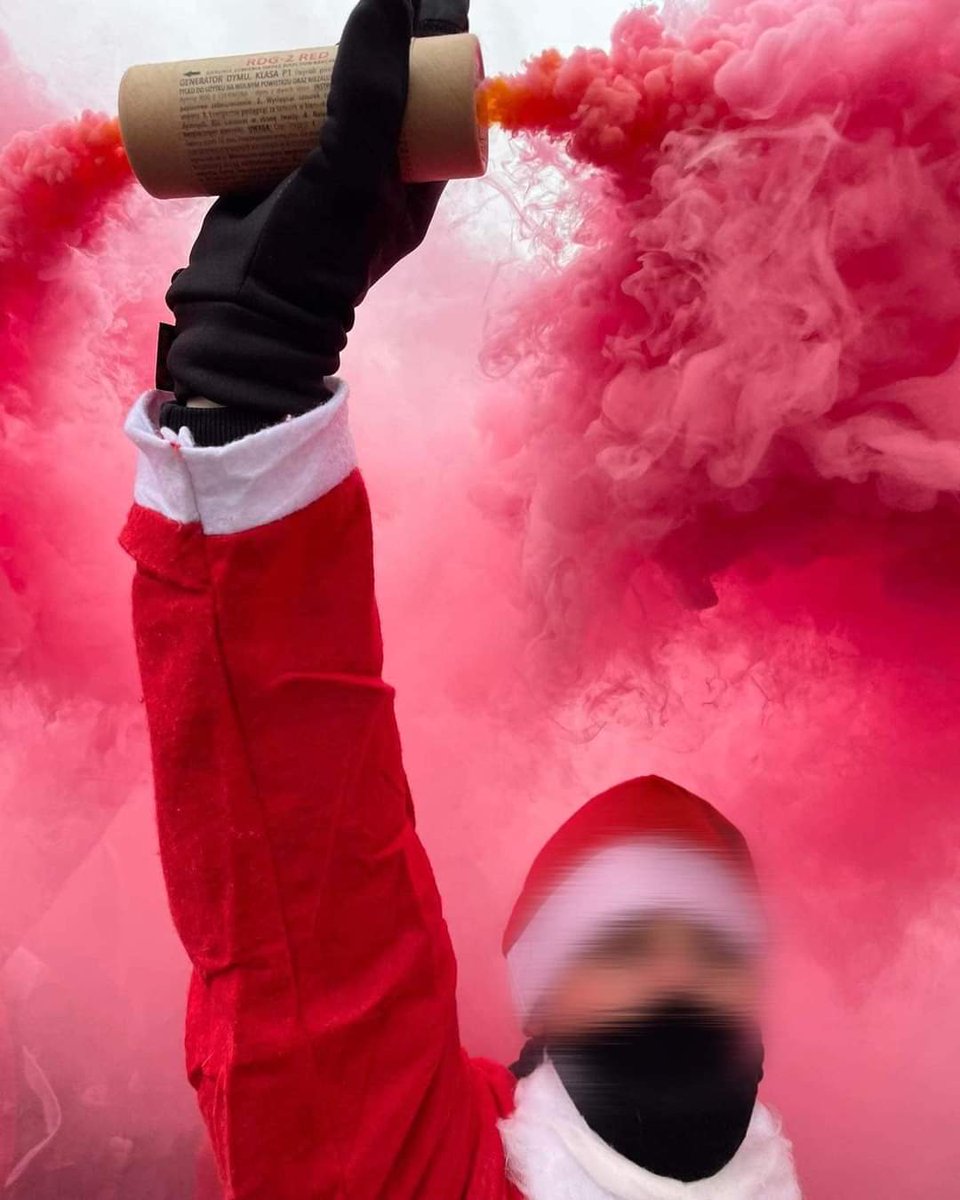 101ULTRAS's tweet photo. [Belgium] [Challenger Pro League] [Ultras]

🇧🇪RWDM-RSCA Futures

Last match of the year. Ultras from RWDM are in the Christmas mood 🎄 https://t.co/LXZF9vCbSf