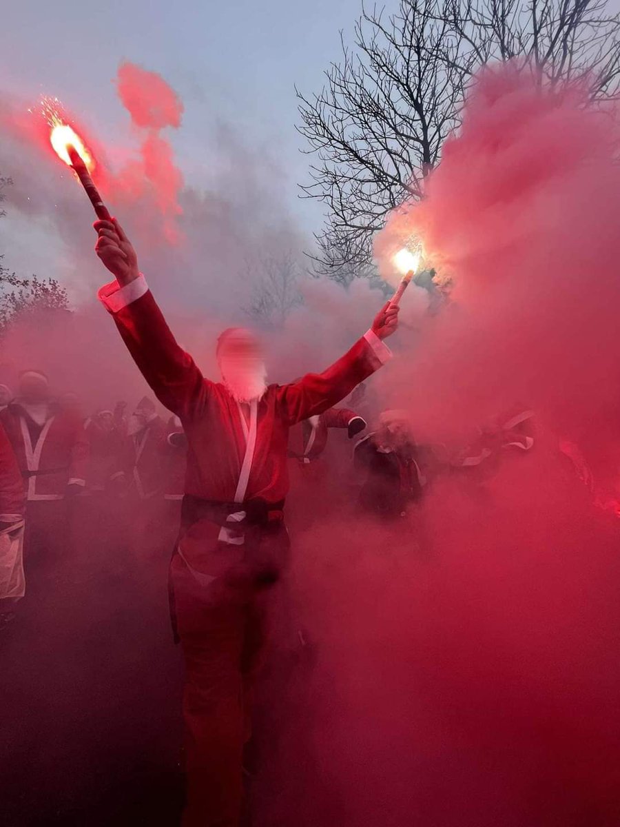 101ULTRAS's tweet photo. [Belgium] [Challenger Pro League] [Ultras]

🇧🇪RWDM-RSCA Futures

Last match of the year. Ultras from RWDM are in the Christmas mood 🎄 https://t.co/LXZF9vCbSf
