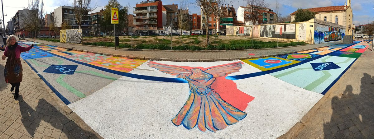 Y como resultado, este espacio urbano, degradado y olvidado por la ciudad, ha cobrado un nuevo sentido y nos ha permitido soñar con su peatonalización futura, como propusimos al Ayuntamiento en el Plan #RobertCapa-Entrevías.