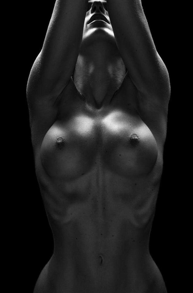 LouhLah_Lourve's tweet photo. • Symmetry • https://t.co/52d3YQJ6m3