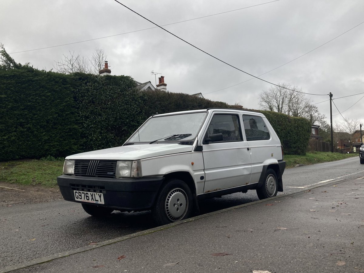carphotography's tweet photo. Finishing the Christmas shopping in a neighbouring high street today so naturally I dipped off the beaten track in search of content for #ChodventCalendar day 19.

200m before rejoining the main road and I'd just commented how the town had let me down. Then this. Orig plates, too https://t.co/7L2z70HwXe