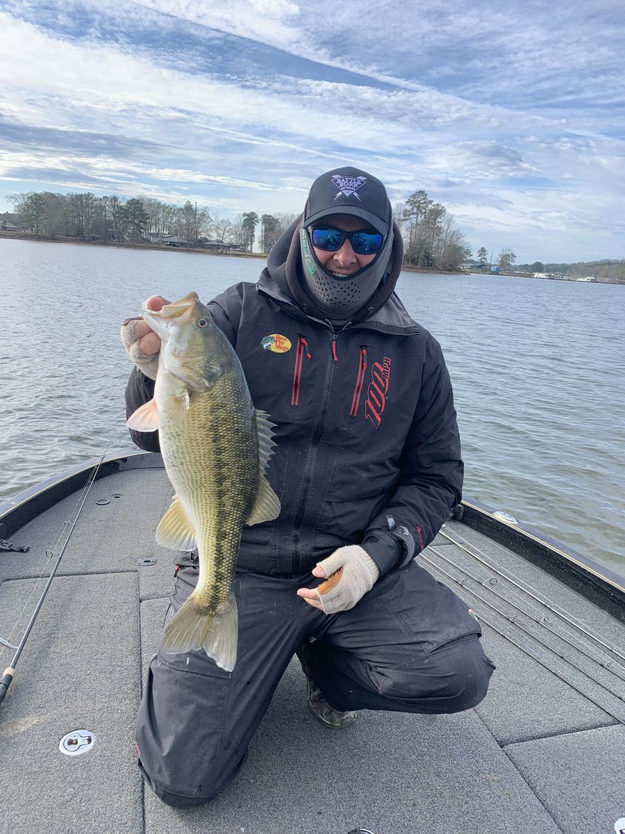 Why can’t we have a professional tournament on Logan Martin in December!😂😂 #fishing #bigbass #spottedbass #coosariver #loganmartinlake #joeyfishing
<a href="/BassProShops/">Bass Pro Shops</a>