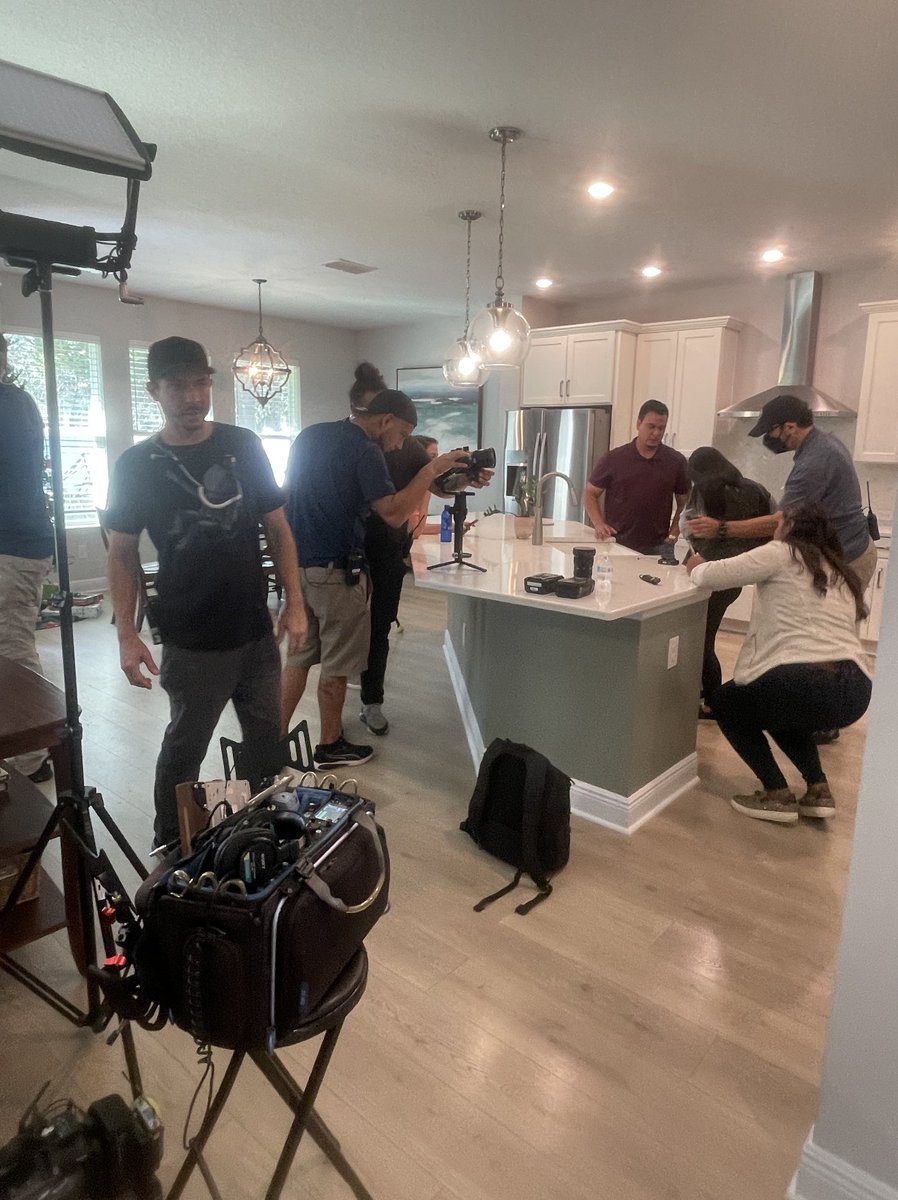 smith_associate's tweet photo. 🎥 HGTV made a special visit to one of our listings: A 2019 David Weekley home in South Tampa listed by Celeste Hunter!
🏠 Take a behind the scenes look as the team films the home located at 310 N Lauber Way.
🎬 Stay tuned for the “100 Day Dream Home” episode! #SmithIsHome https://t.co/IAIgNOrPJS