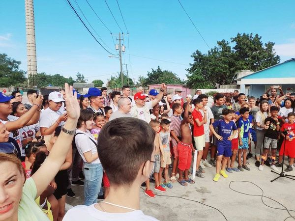 YoelCepeda3's tweet photo. Desde el barrio en transformación el Husillo Tejar en el municipio habanero de Marianao, se Siente el #10Mo Congreso de la FEU vibra la esperanza y la alegría. ✅🇨🇺💫💥🌟😏🇨🇺
Que clase pueblo tenemos. Aquí esta la obra de los agradecidos. https://t.co/tA9dT4VA5w