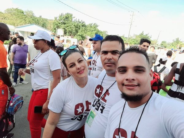 YoelCepeda3's tweet photo. Desde el barrio en transformación el Husillo Tejar en el municipio habanero de Marianao, se Siente el #10Mo Congreso de la FEU vibra la esperanza y la alegría. ✅🇨🇺💫💥🌟😏🇨🇺
Que clase pueblo tenemos. Aquí esta la obra de los agradecidos. https://t.co/tA9dT4VA5w