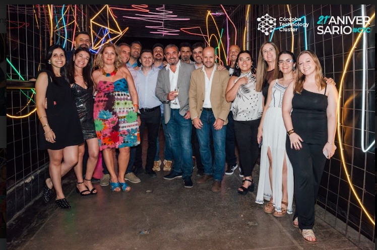 🥳 El festejo por #Cluster21Años fue una gran noche.
📢 Somos la comunidad que potencia del #SectorTecnológico de #Córdoba, más de 350 personas estuvieron presentes entre referentes de empresas socias y colaboradores.