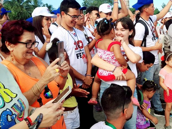 YoelCepeda3's tweet photo. Desde el barrio en transformación el Husillo Tejar en el municipio habanero de Marianao, se Siente el #10Mo Congreso de la FEU vibra la esperanza y la alegría. ✅🇨🇺💫💥🌟😏🇨🇺
Que clase pueblo tenemos. Aquí esta la obra de los agradecidos. https://t.co/tA9dT4VA5w