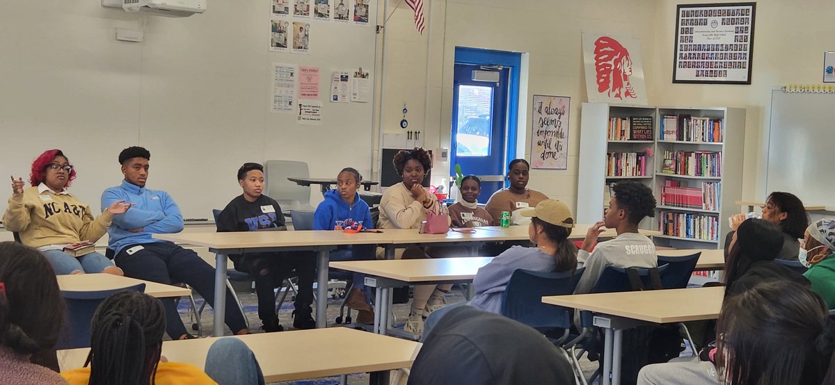 KHS_AVID_Chiefs's tweet photo. Our "Life After the 'Ville: College panel" was a huge success! Thank you to our @KHS_Chiefs alumni for talking to our current Chiefs about what to expect at college! #ChiefKHSPride https://t.co/QLkaz8C201