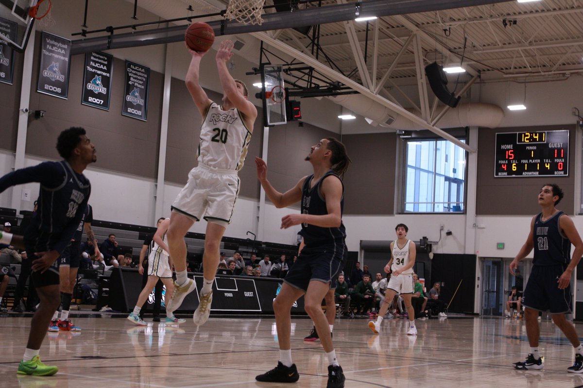 BattlinBears's tweet photo. M🏀 FINAL:

@RockyMtnMBB holds on late to take the victory 74-69 over Hope International!

Maxim Stephens leads the way with 15 points and five rebounds in the victory.

#GoBattlinBears #ROCKYvsEVERYBODY https://t.co/hdD81RRBrm