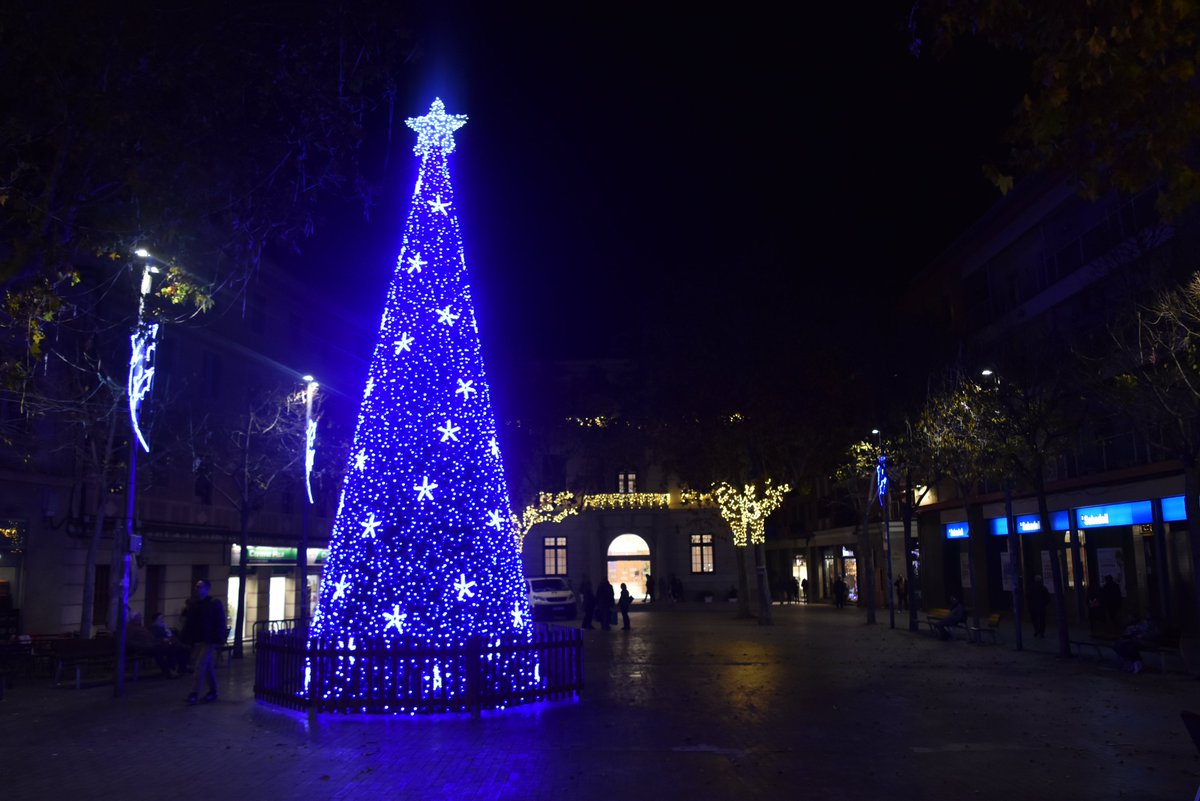 ajsantfeliu's tweet photo. 🤩 Llums i figures 3D de grans dimensions estan distribuïdes per tot #SantFeliu i acompanyen la ciutadania durant les festes de #Nadal. 

👁️ Ja les has vist totes? https://t.co/upAWB3onD8