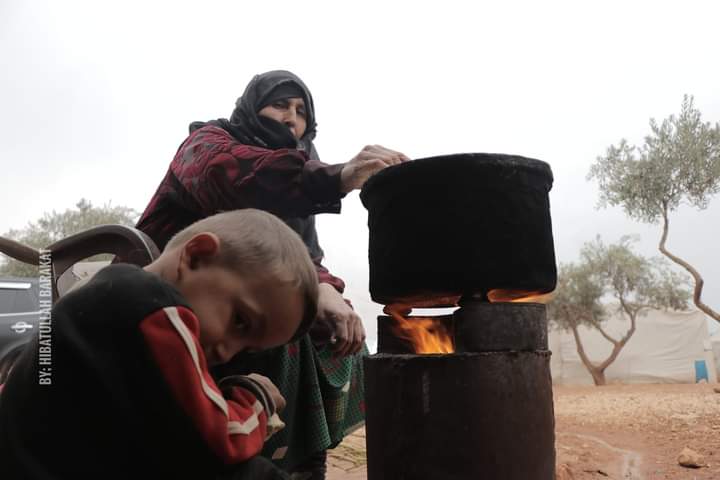 Syriaacamp's tweet photo. وسيلة الطهي بمخيمات اطمة https://t.co/J24RdfyhIZ