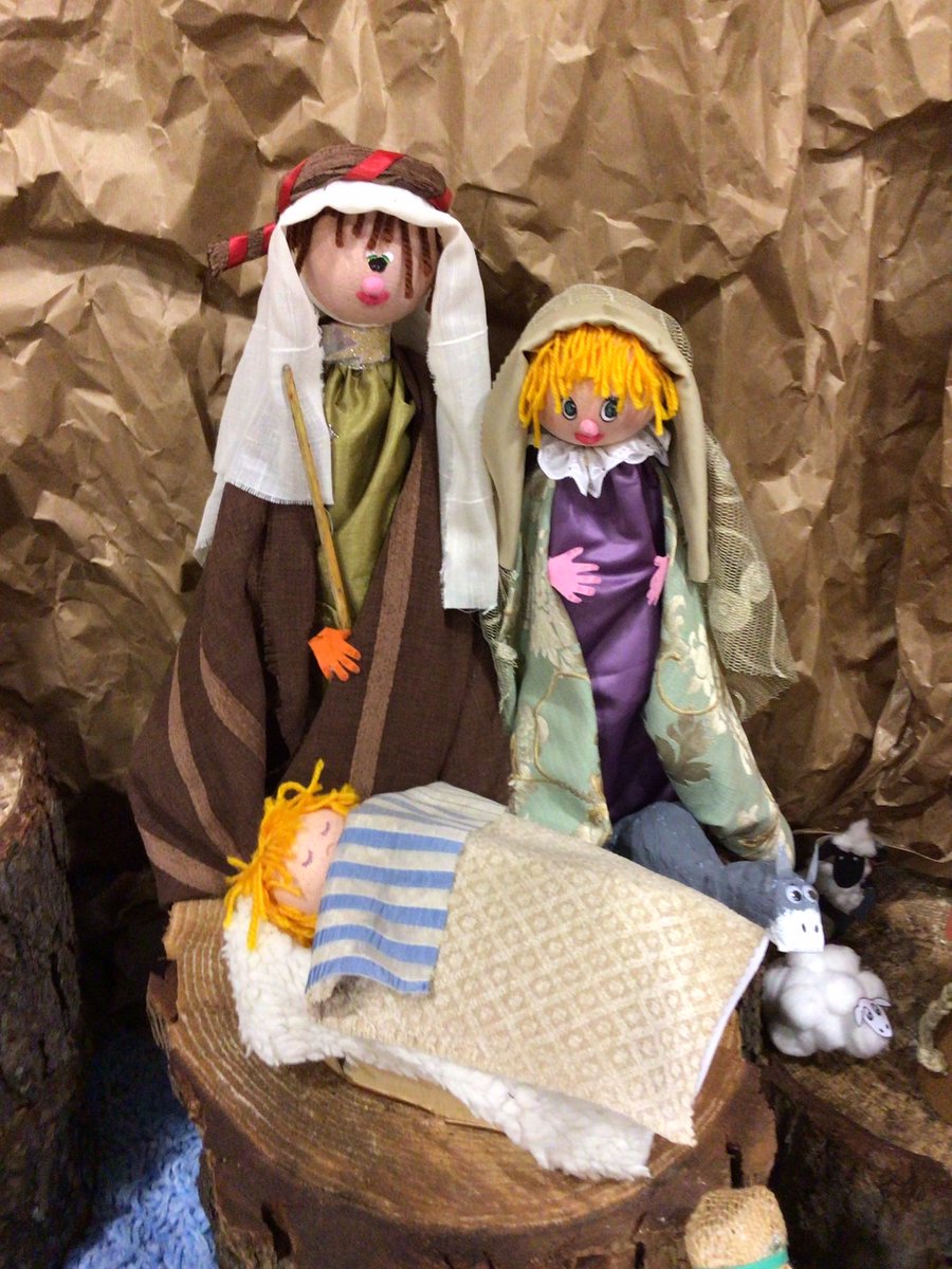 CeipMiguel's tweet photo. Precioso nuestro Belén realizado por todos los alumnos de Religión. Enhorabuena a la profesora y a todos los magníficos artistas del cole que cada año nos sorprenden. https://t.co/OCtcpQ6Oaj