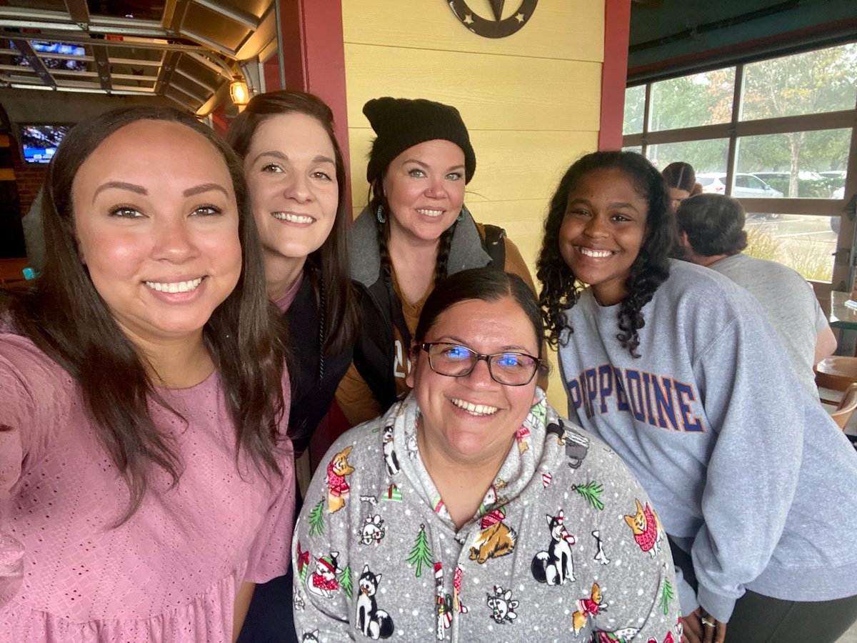 SraMoreno16's tweet photo. Even while on break this #RiverSquad makes time for each other. We enjoyed a delicious lunch together on this cold rainy day 😊. https://t.co/h0WHFFkm4J