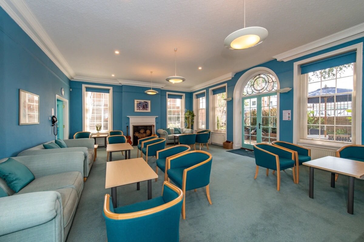 KingswayHouse's tweet photo. Do you #WFH? If so do you know you can use #KingswayHouse as your #virtual or #registeredaddress? Keep your home address private & project a professional image. You can even meet your clients at #KingswayHouse for a seamless service. #WorcestershireHour https://t.co/qB9vSj6tX6