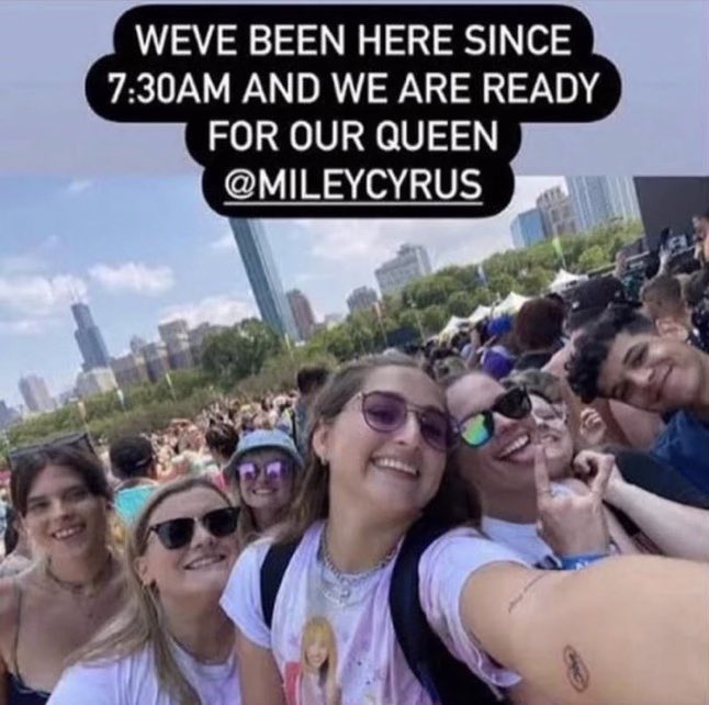 ohfold's tweet photo. throwback to when miley cyrus fans showed up and had no idea carti was performing before her https://t.co/TCWuwq0FEs