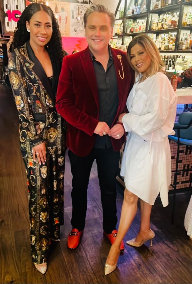 With <a href="/PauliniC/">PAULINI</a> celebrating the fabulous Birthday Girl <a href="/Pettifleur/">Pettifleur Berenger</a> 
🥂🎉🕺