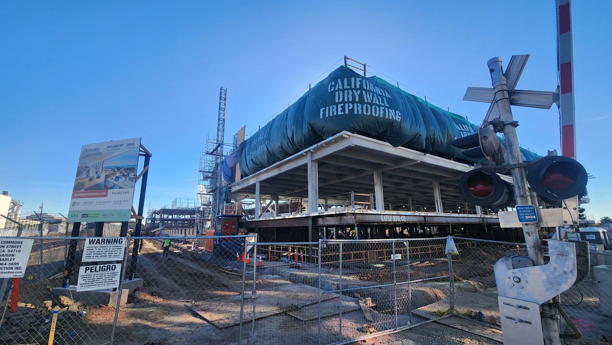 kjslaughter's tweet image. 540,000 SQFT Life Science Development Berkeley Commons Tops Off news.theregistrysf.com/540000-sqft-li… via @@theregistrysf #berkeleyprojects #economicdevelopment #discoveredinberkeley