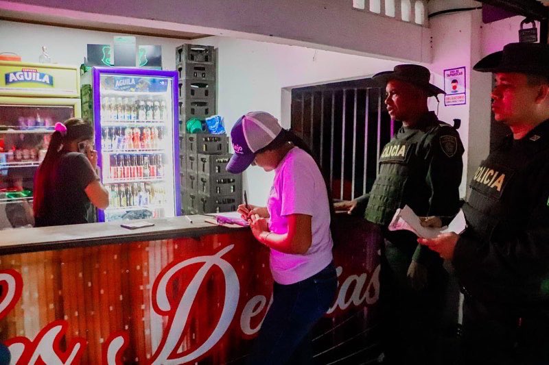 sec_ambiente's tweet photo. Hicimos inspecciones de vigilancia🔍 y control de ruido 🔇en locales abiertos al público, para verificar el cumplimiento de las normas y la documentación, para garantizar la tranquilidad de los residentes cercanos a estos sectores. 
#TransformamosAmbiente https://t.co/I7fBKZyTXl
