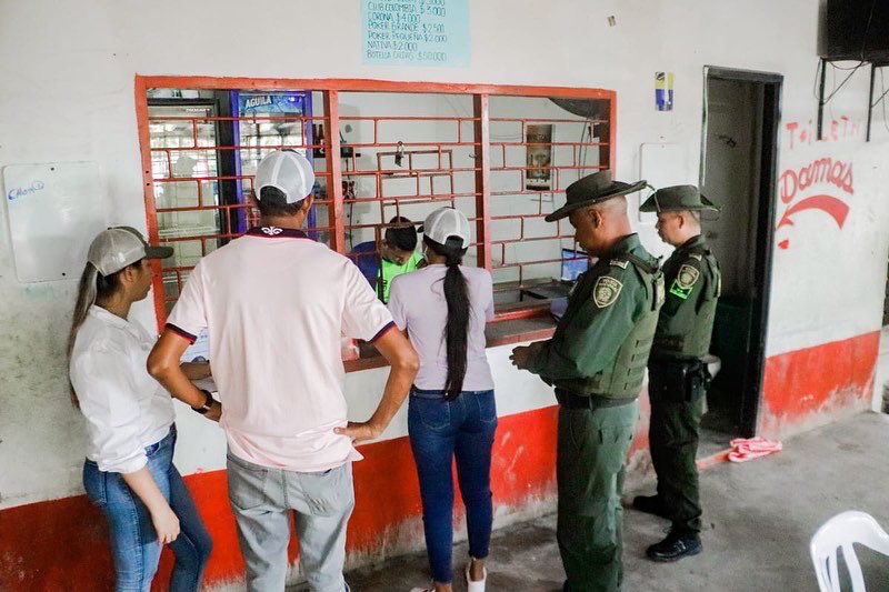 sec_ambiente's tweet photo. Hicimos inspecciones de vigilancia🔍 y control de ruido 🔇en locales abiertos al público, para verificar el cumplimiento de las normas y la documentación, para garantizar la tranquilidad de los residentes cercanos a estos sectores. 
#TransformamosAmbiente https://t.co/I7fBKZyTXl