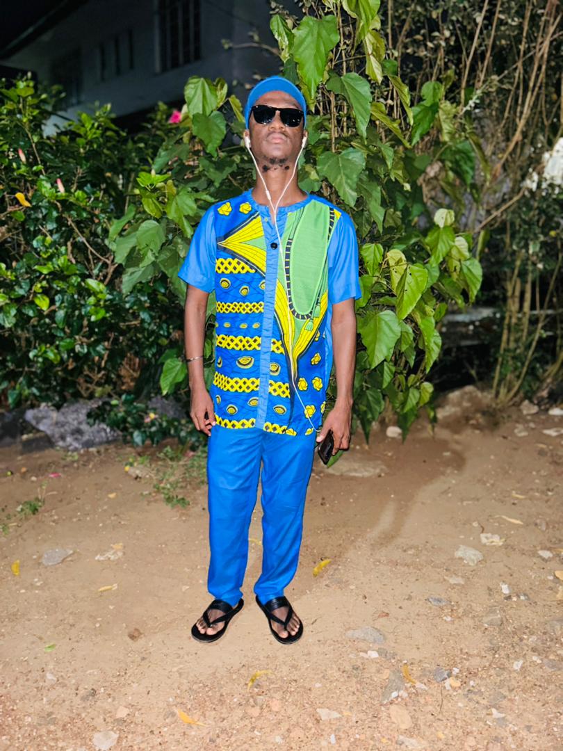 junisak's tweet photo. Ar say #problemnordeyfinish make we #trydeyenjoyoh..... We lek we #SierraLeone . Me na #Saloneborbor tigin
Tnx @IamYeniva & team @MadengnFestival. #christmas #madengn2022. U sef 4 knw #notopanhype #MadengnBeachFestival 2nite
#imsexy n #iknowit
#salonetwitter
#MamaSalone
#Salone https://t.co/gTYeEZqh8y