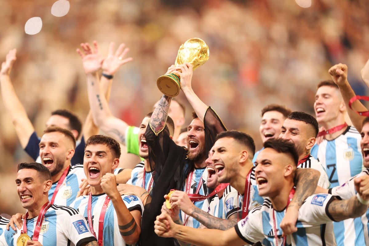 juanbalbi9's tweet photo. 🚨 Este es el recorrido que prevé hacer la selección argentina en los festejos del martes desde el mediodía 👇

🚐 Ezeiza - Au. Ricchieri - Au. Dellepiane - Au. 25 de Mayo - 9 de Julio - Libertador - Figueroa Alcorta - Libertador - General Paz - Au. Ricchieri - Ezeiza. https://t.co/4ZZQSnqOSw