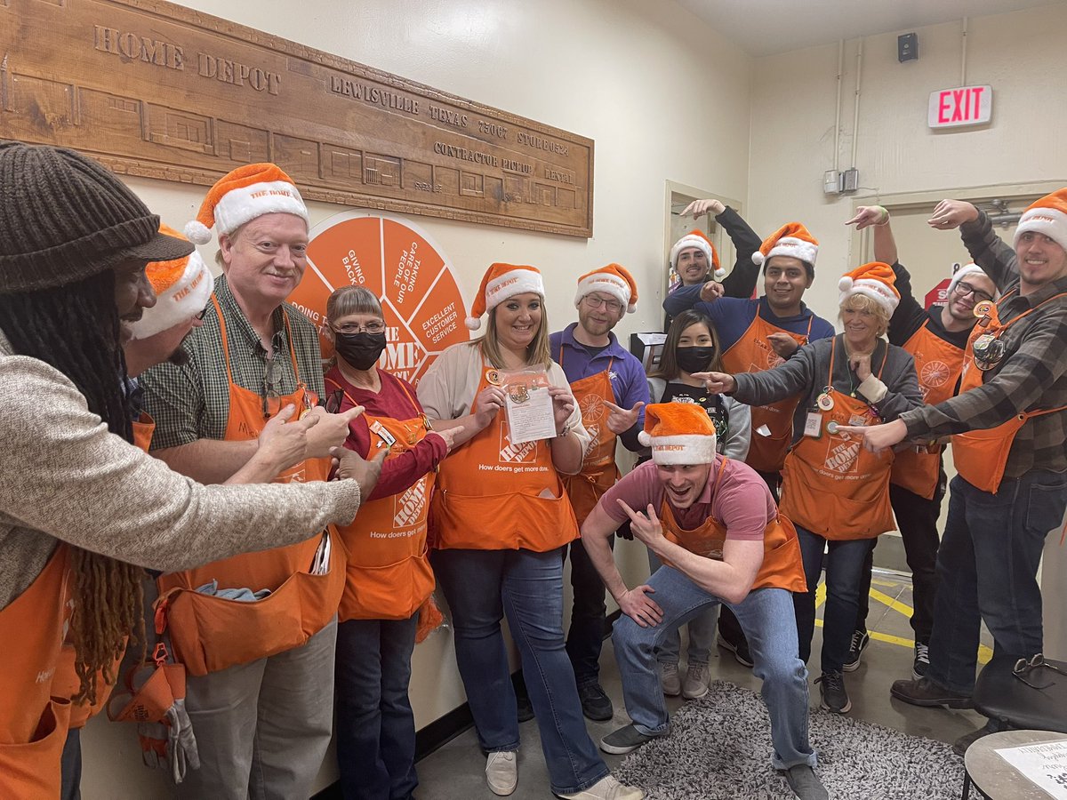 🎄🎄🎄🎄🎄🎄🎄🎄🎄🎄🎄🎄
HUGE SHOUTOUT TO OUR SASM
                      KAYLA
🎄🎄🎄🎄🎄🎄🎄🎄🎄🎄🎄🎄
We had our Store Christmas party last night with a Huge turnout!!!
Kayla organized everything from gifts , food , desserts and set up our Christmas Bowling Night.