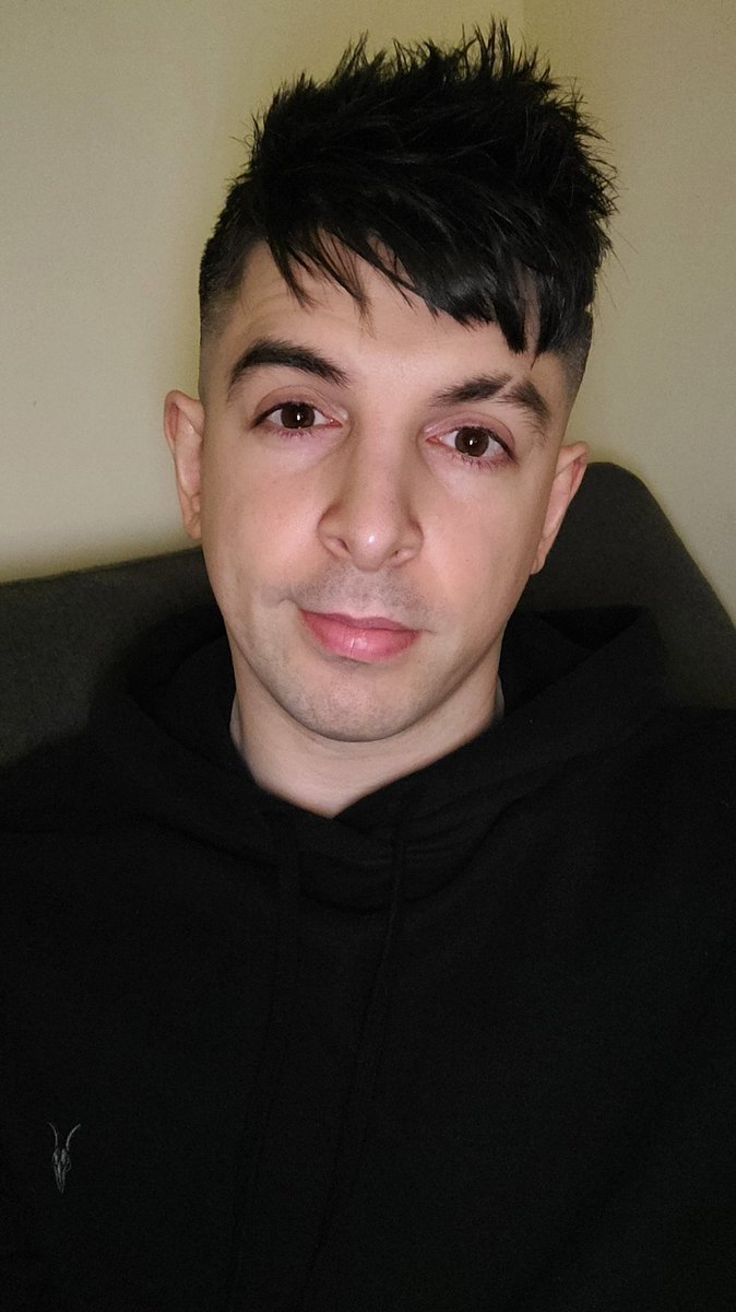 Gross Gore tweet media