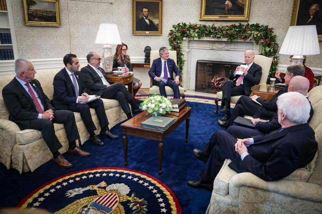LassoGuillermo's tweet photo. Gracias presidente Joe Biden, @POTUS, por su recibimiento. Fue un encuentro muy productivo. Coincidimos en fortalecer la cooperación para la estrategia de seguridad del Ecuador y reafirmamos nuestro interés en un acuerdo comercial para unir aún más ambas naciones. https://t.co/gT0YedVhCD
