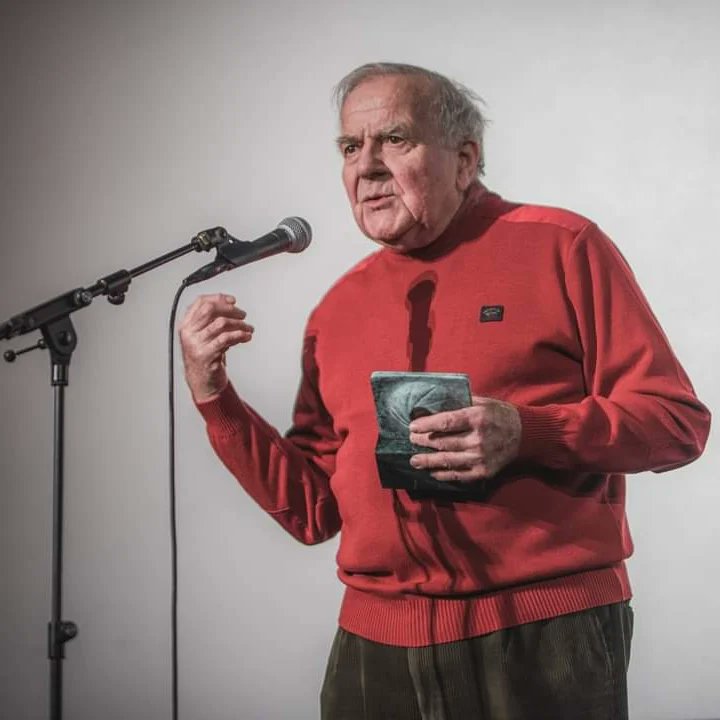 Na osnovu odluke Srpske asocijacije snimatelja, nagrada za životno delo VII festivala snimateljskih ostvarenja pripala je direktoru fotografije Predragu Pegi Popoviću, za doprinos u kinematografiji.⁣
⁣
#festivalslikaupokretu #festivalsnimateljskihostvarenja #slikaupokretu