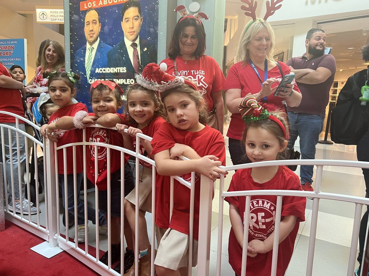 talulahann's tweet photo. How very grateful I am to be a part of Signing Santa! A HUGE thank you to the wonderful District staff &amp; community partners that make this magic happen for our students! @OfficeofESE @DolphinMall @DaveandBusters @westlandhialeah #weissman&amp;dervishipa https://t.co/quQJ1gOIgW