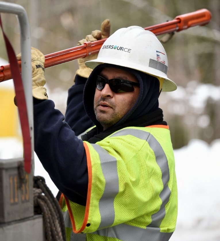 Thank you to everyone who came together to quickly restore power to our customers following this weekend’s snowstorm. We had the right team for the job.  
👷‍♂️ 850+ line, tree, and services crews
⚠️ 92 blocked roads cleared
🪵 23 broken poles replaced
💡 121,500+ customers restored