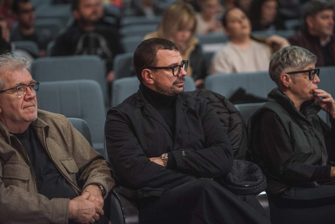 ⁣⁣Poslednjeg festivalskog dana održan je masterclass Đorđa Arambašića SAS, a nakon toga usledile su projekcije filmova "Zima jednog proleća" i "Ala je lep ovaj svet", kao i svečana ceremonija dodele nagrada. ⁣⁣
⁣⁣