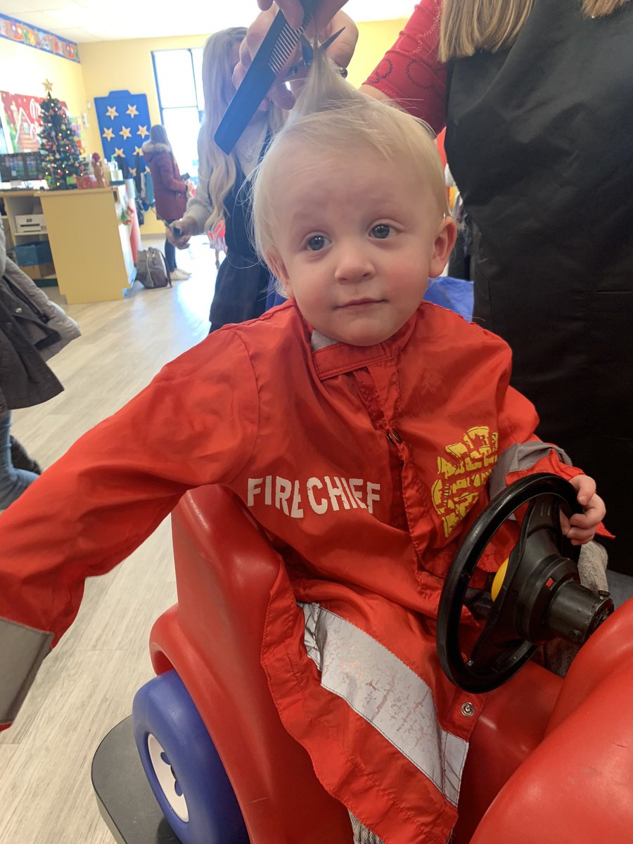 JordanTblad97's tweet photo. Baby boy’s first haircut 😭😭😭 https://t.co/6a4duWBb4i