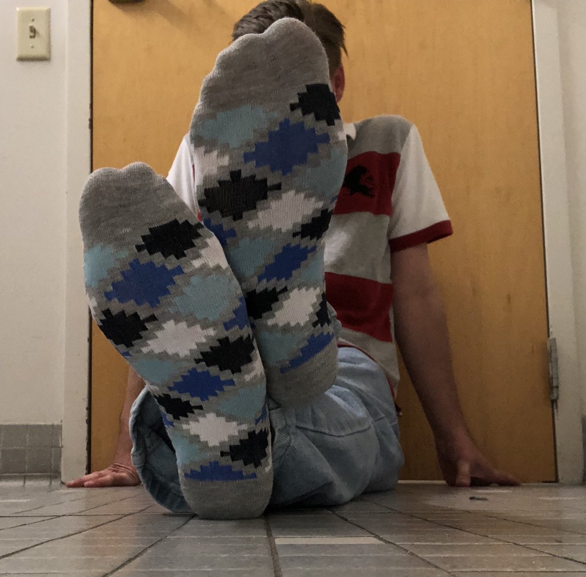 My Florida Feet 👣 on Twitter "Socks On, Socks Off? Monday malefeet"