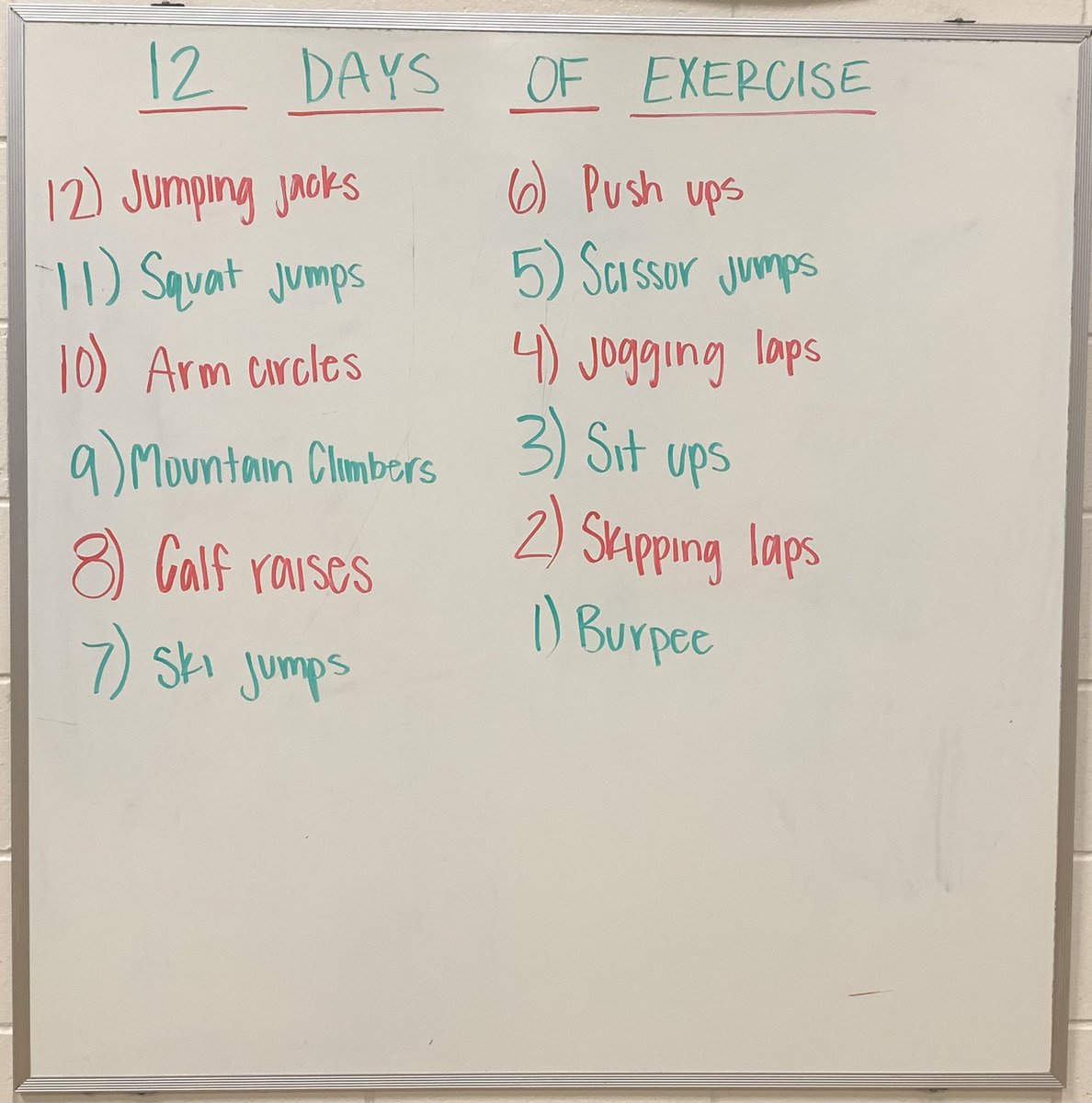Flake4_PE's tweet photo. 5th graders playing the Grinch after their 12 days of exercise, warm up! https://t.co/EUokPIP9CU