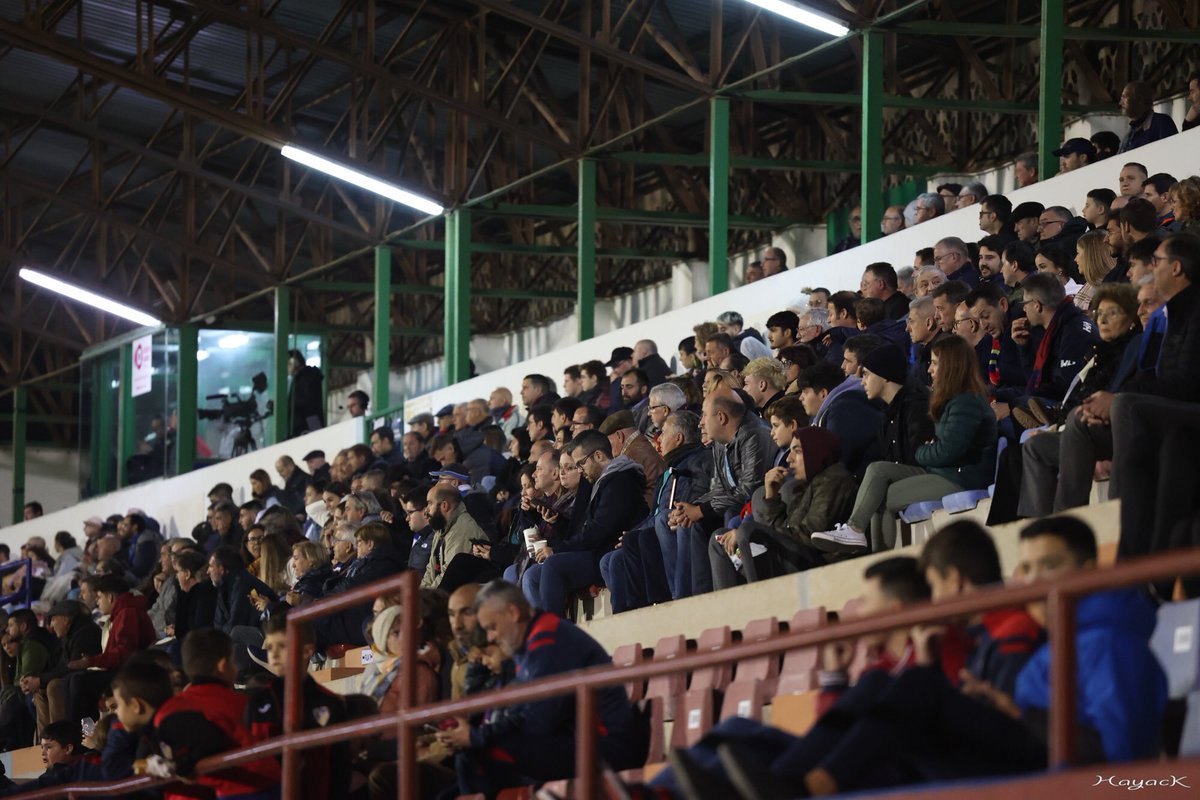 AF_FERNANDEZ_1's tweet photo. Punto muy trabajado contra un buen rival como el @cfhercules.

¡Gracias afición por un día más por el apoyo!

¡Felices Fiestas!

¡Amunt @UDAlzira! https://t.co/7xc4nhA15Y