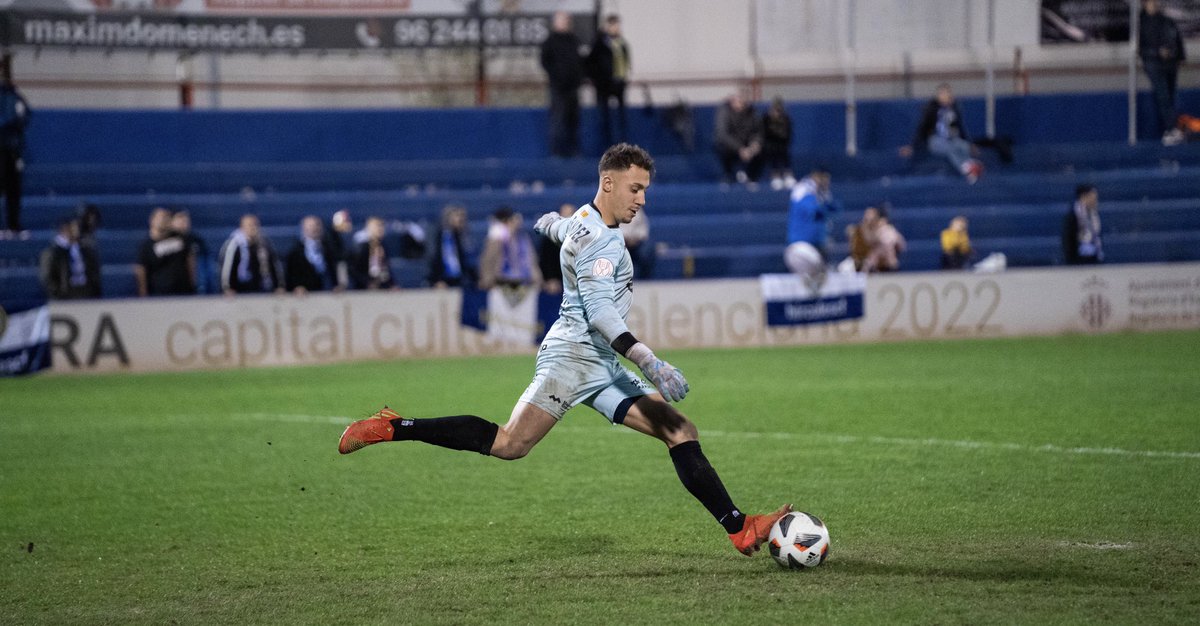 AF_FERNANDEZ_1's tweet photo. Punto muy trabajado contra un buen rival como el @cfhercules.

¡Gracias afición por un día más por el apoyo!

¡Felices Fiestas!

¡Amunt @UDAlzira! https://t.co/7xc4nhA15Y