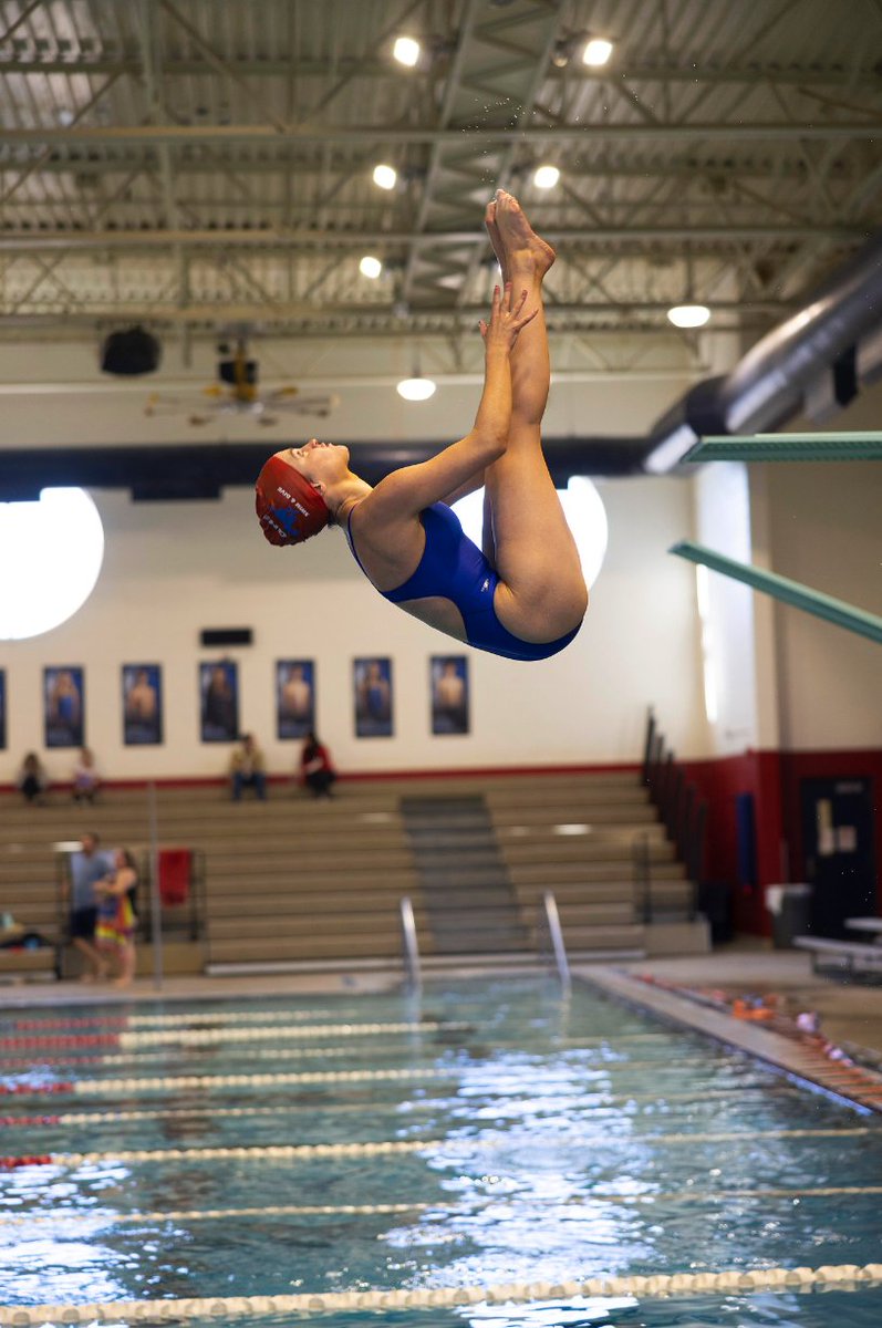 This weekend, the <a href="/GCISDSwim/">GCISD Swim & Dive</a> team held its first alumni meet. They had swimmers and divers from the class of 1998 all the way to the class of 2022. What a great way to connect current athletes with former team members! #WeAreGCISD <a href="/Jau548/">Daniel Jau</a>