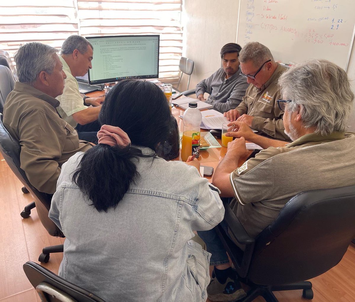 Cyties's tweet photo. Continuamos #avanzando con la actualización del Plan de Desarrollo Comunal de #MaríaElena. Como cada mes, nos reunimos con el equipo del departamento de planificación de la @Muni_MariaElena , con el objetivo de revisar los nuevos elementos que se van incorporando al #PLADECO ✅👏🏻 https://t.co/VKdG6KSB5y