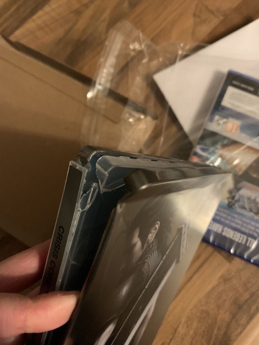 DavCritch's tweet photo. @GAMEdigital maybe don’t use #DPD in the future as my delivery came smashed, and no thanks to you, I can’t get replacement before Christmas as this due to be given as a present, waited 4 days for an e-mail back from u only for you to ask me my name and then go silent for 48hrs https://t.co/1LPtRccm6s
